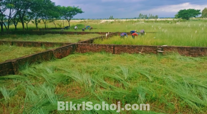 গ্রীন মডেল টাউনে দক্ষিণমুখী ৭.৮০ কাঠার রেডি প্লট বিক্রয়